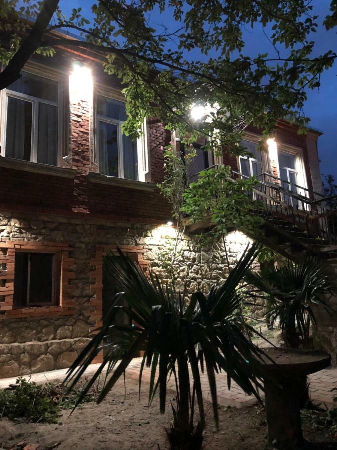 Guest House Hello Koutaïssi Extérieur photo