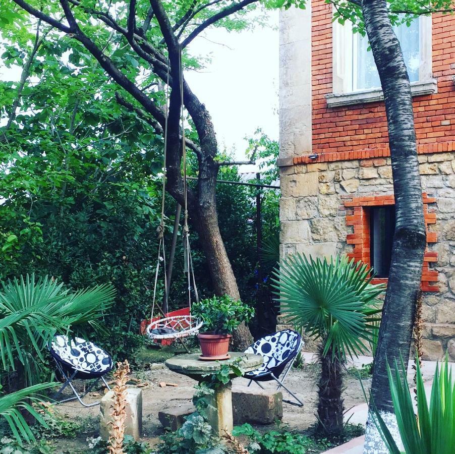 Guest House Hello Koutaïssi Extérieur photo